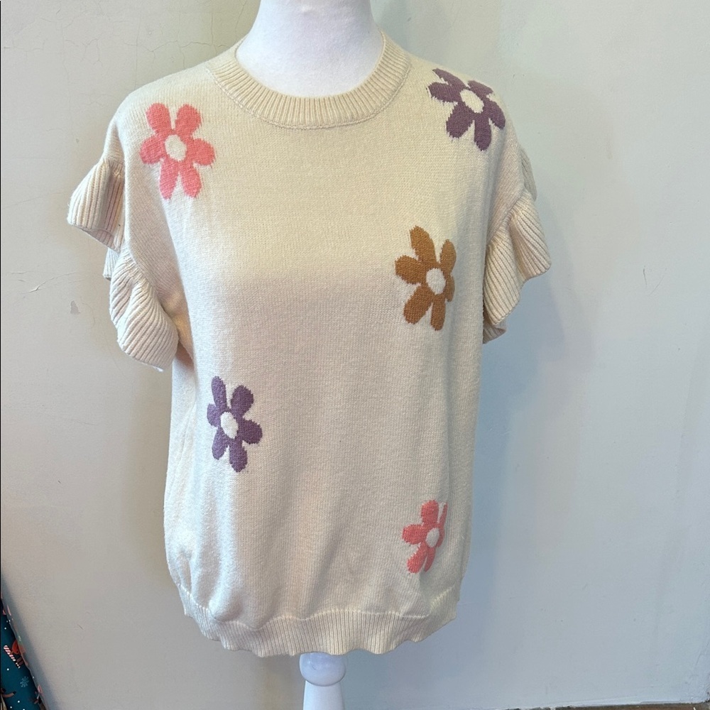 Pink Lily cream colored floral short ruffle sleeve sweater Size XL EUC